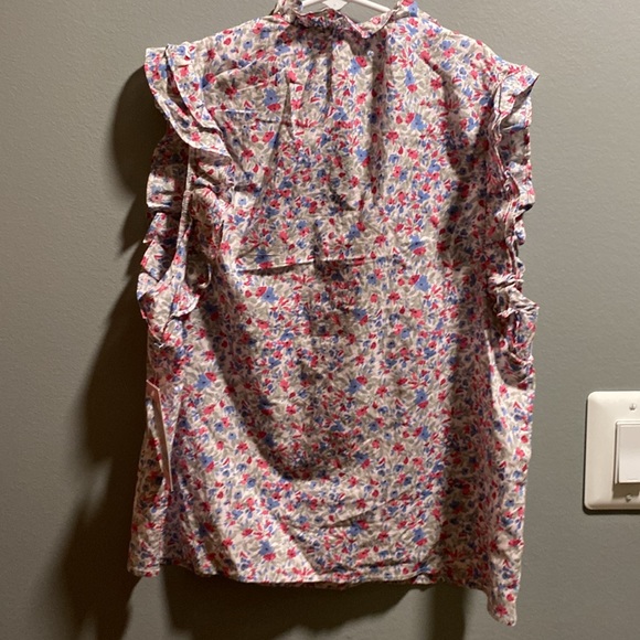 BRAND NEW TOP SIZE SMALL! NWT. SMOKE FREE HOME! - Picture 4 of 4